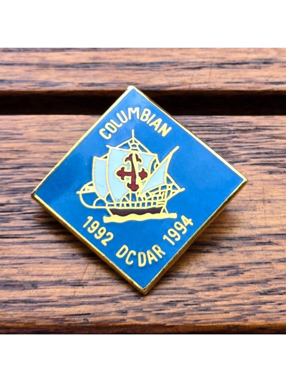 Daughters of the American Revolution DAR Gold Tone Blue Enamel Pin Brooch DC VTG